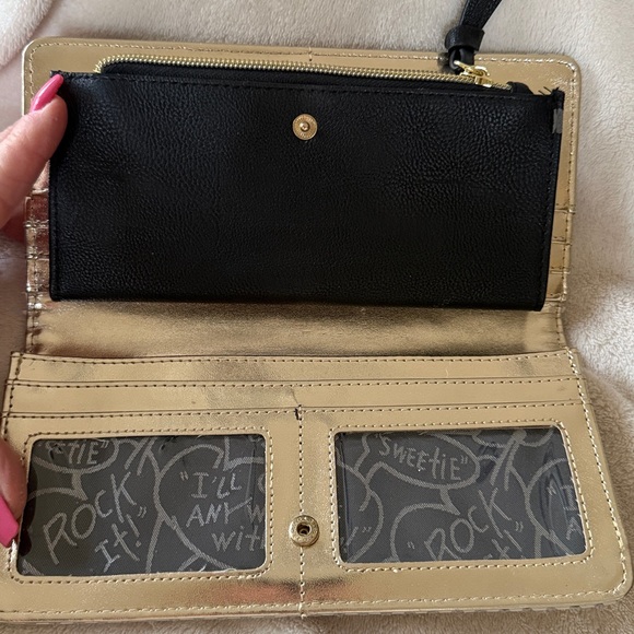 Betsey Johnson Black Heart Wallet with Gold and black Bow - Picture 4 of 6